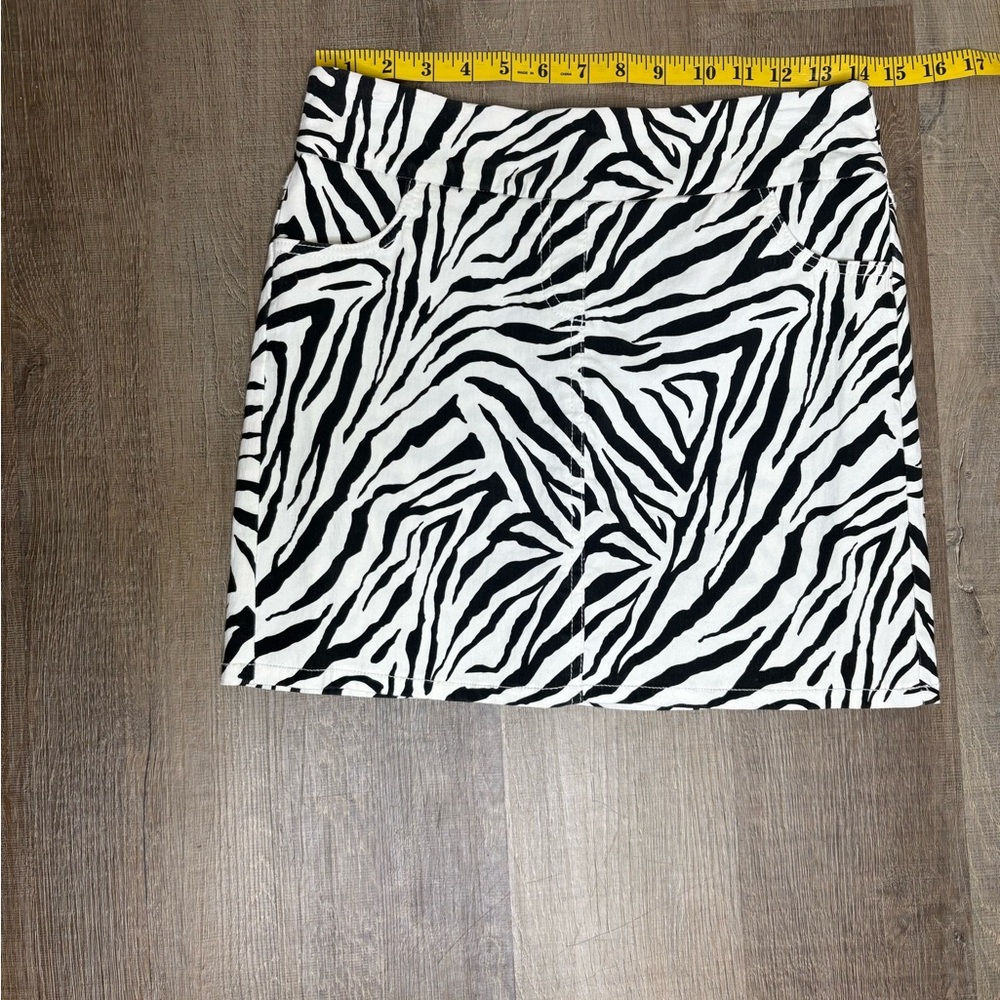 Source Unknown Black and White Zebra-Print Mini Skirt